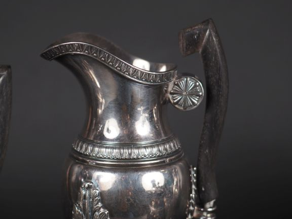 Service quatre pièces en argent, poinçon Minerve, de style Empire, à d