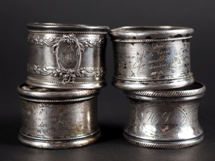 4 ronds de serviette en argent poinçon Minerve Poids : 72 g   