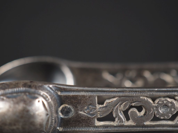 Pince à sucre en argent, poinçon Vieillard Poids : 36 g   