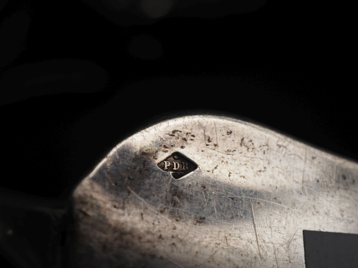 Lot comprenant :  Tasse à thé Napoléon III en argent, poinçon Minerve 