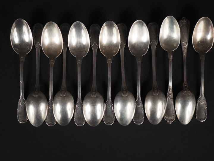 11 cuillères à café en argent de style Louis XVI, poinçon Minerve et d