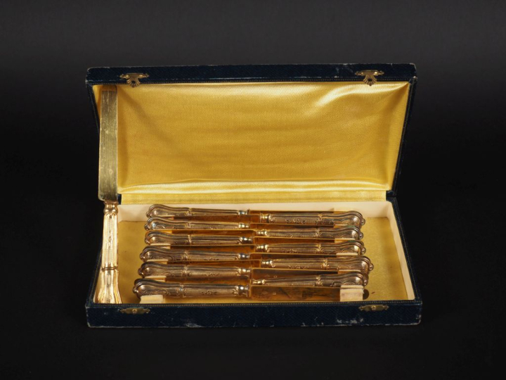 12 couteaux à fruits en vermeil, poinçon Minerve   