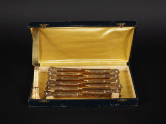 Vente aux enchères 12 couteaux à fruits en vermeil, poinçon Minerve   