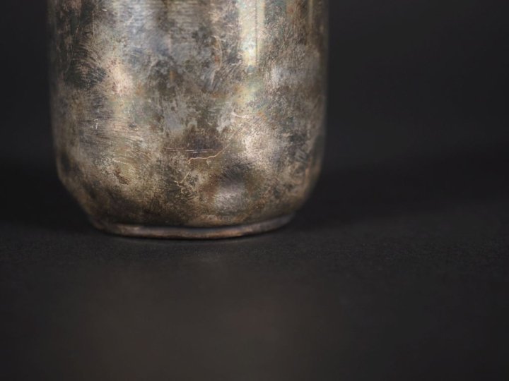 Timbale en argent, poinçon Minerve Poids : 79 g   