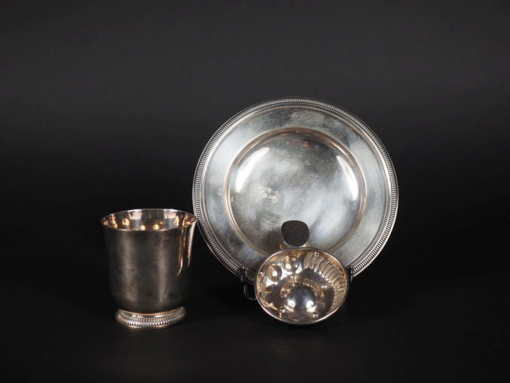 Lot comprenant :  Timbale en argent, poinçon Minerve, piédouche à godr