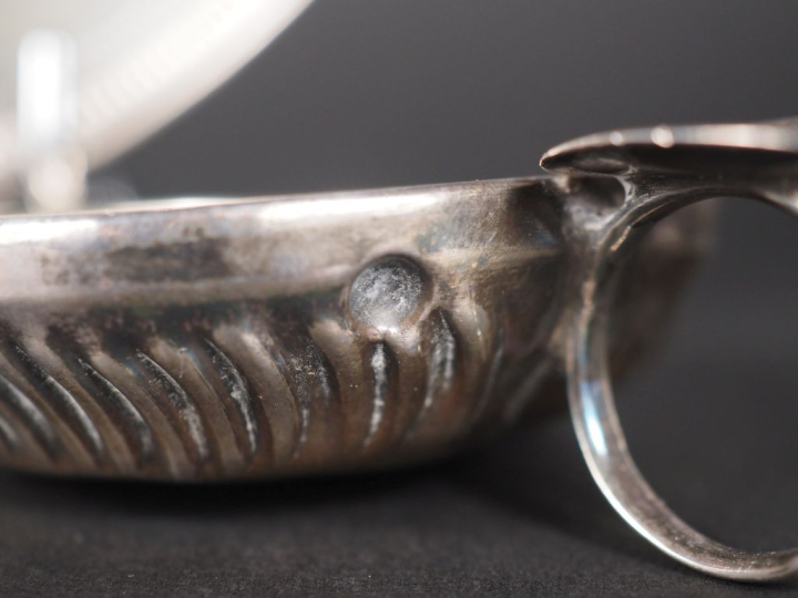 Lot comprenant :  Timbale en argent, poinçon Minerve, piédouche à godr