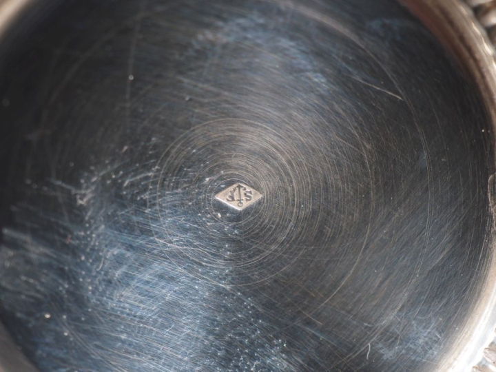 Lot comprenant :  Timbale en argent, poinçon Minerve, piédouche à godr