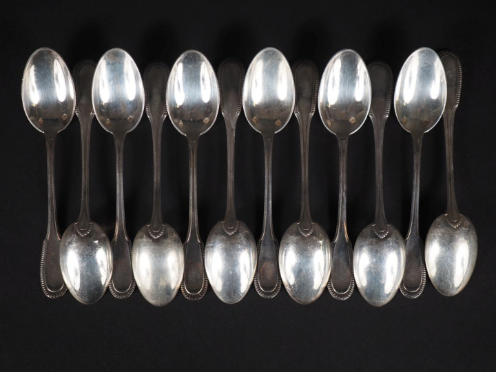 12 cuillères à café en argent, poinçon Minerve, modèle à godrons Poids