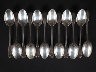 Vente aux enchères 12 cuillères à café en argent, poinçon Minerve, modèle à godrons Poids
