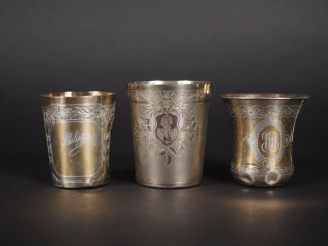 Vente aux enchères 3 timbales en argent poinçon Minerve Poids : 261 g   