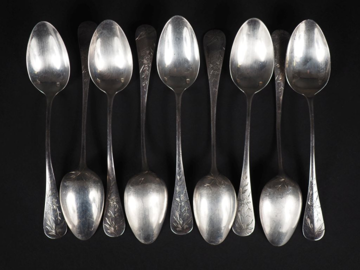 9 cuillères à café 1900 en argent, poinçon Minerve Poids : 142 g   
