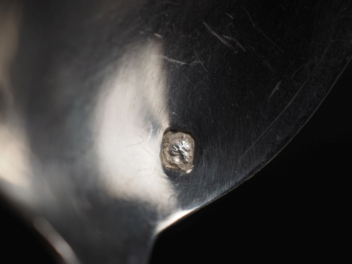 9 cuillères à café 1900 en argent, poinçon Minerve Poids : 142 g   
