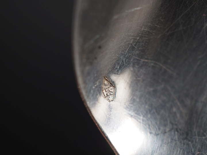 9 cuillères à café 1900 en argent, poinçon Minerve Poids : 142 g   