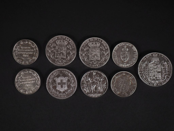 Ensemble comprenant :  - deux pièces de 5 Francs belge en argent, 1868