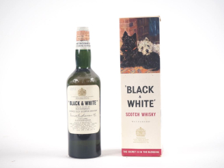 Vente aux enchères BLACK AND WHITE OLD SCOTCH WHISKY 75 cl - 43 % - COFFRET 