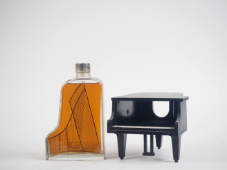 Vente aux enchères SUNTORY 'ROYAL' 60 cl -  43 % - COFFRET PIANO 