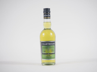 Vente aux enchères 1 BOUTEILLE (35 CL) CHARTREUSE JAUNE EPISCOPALE "FOUS DE CHARTREUSE" -