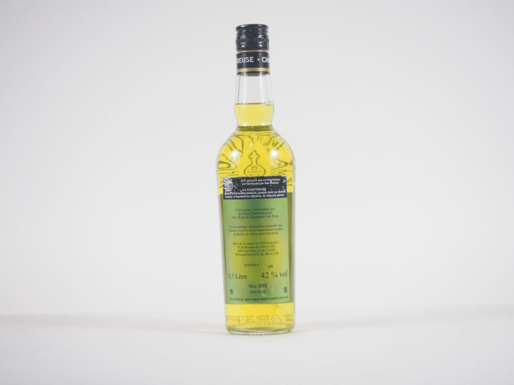1 BOUTEILLE (50 CL) CHARTREUSE JAUNE EPISCOPALE "FOUS DE CHARTREUSE" -