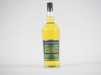 Vente aux enchères 1 BOUTEILLE (1 L) CHARTREUSE JAUNE ÉPISCOPALE "FOUS DE CHARTREUSE" - 2