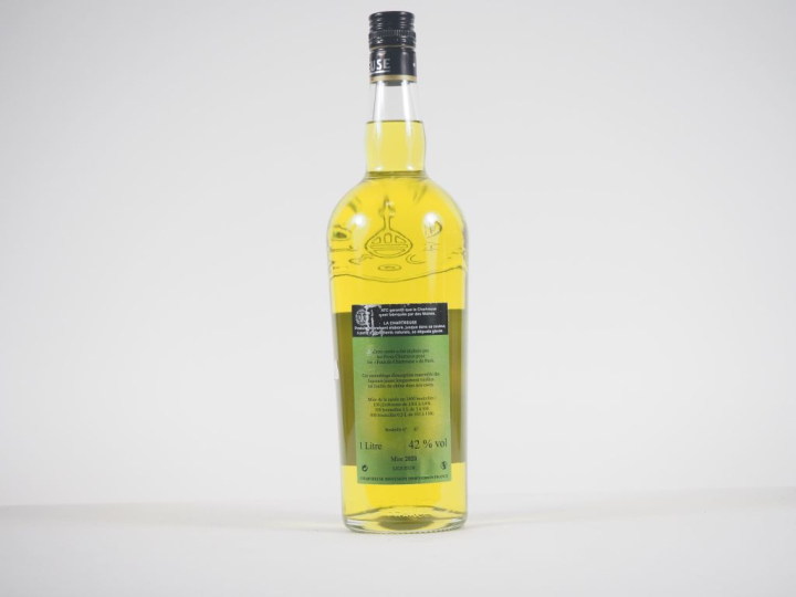 1 BOUTEILLE (1 L) CHARTREUSE JAUNE ÉPISCOPALE "FOUS DE CHARTREUSE" - 2
