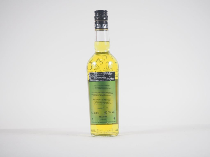 1 BOUTEILLE (50 CL) CHARTREUSE JAUNE EPISCOPALE "FOUS DE CHARTREUSE" -