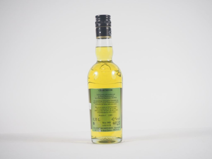 1 BOUTEILLE (35 CL) CHARTREUSE JAUNE EPISCOPALE "FOUS DE CHARTREUSE" -