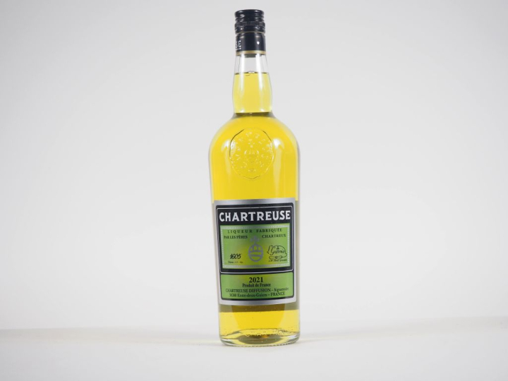 1 BOUTEILLE (1L) CHARTREUSE JAUNE EPISCOPALE "FOUS DE CHARTREUSE" - 20