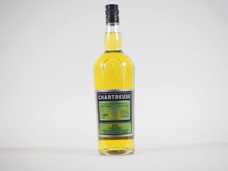 Vente aux enchères 1 BOUTEILLE (1L) CHARTREUSE JAUNE EPISCOPALE "FOUS DE CHARTREUSE" - 20