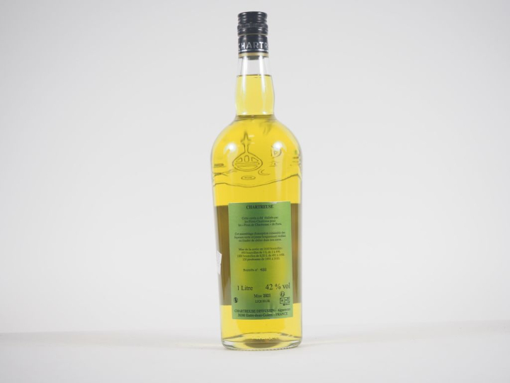 1 BOUTEILLE (1L) CHARTREUSE JAUNE EPISCOPALE "FOUS DE CHARTREUSE" - 20
