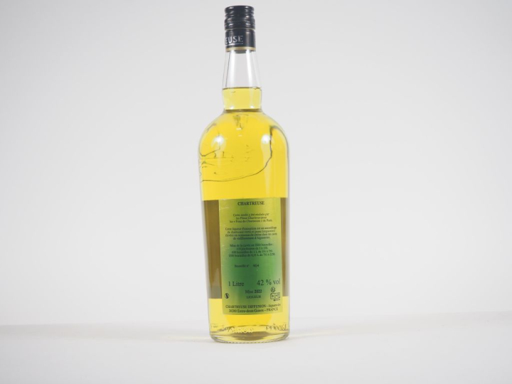 1 BOUTEILLE (1L) CHARTREUSE JAUNE EPISCOPALE "FOUS DE CHARTREUSE" - 20