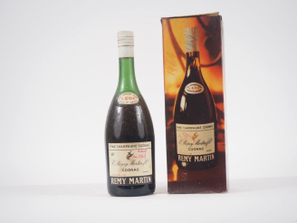 Vente aux enchères 1 BOUTEILLE COGNAC FINE CHAMPAGNE V.S.O.P. RÉMY MARTIN 70 cl - COFFRET