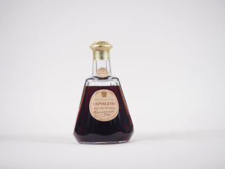 Vente aux enchères 1 BOUTEILLE COGNAC FINE CHAMPAGNE NAPOLÉON COURVOISIER - FLACON BACCAR