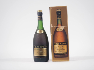 Vente aux enchères 1 BOUTEILLE COGNAC FINE CHAMPAGNE V.S.O.P. REMY MARTIN 70 cl - COFFRET