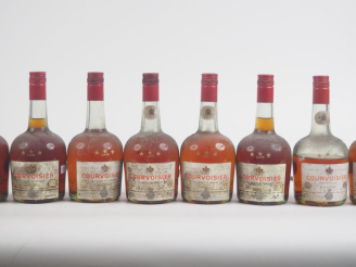 Vente aux enchères 7 FLACONS (? cl) COGNAC COURVOISIER "THE BRANDY OF NAPOLÉON" - 40 % - 