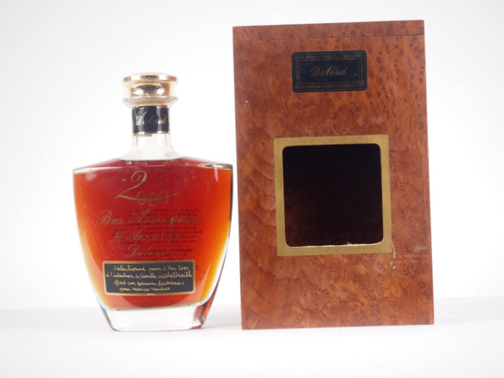 1 BOUTEILLE BAS ARMAGNAC DELORD 20 ANS D'ÂGE 70 cl - 2000 - COFFRET EN