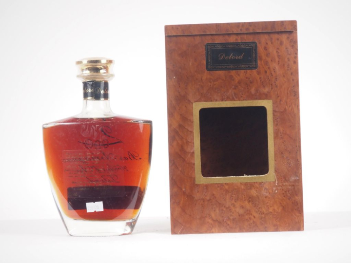 1 BOUTEILLE BAS ARMAGNAC DELORD 20 ANS D'ÂGE 70 cl - 2000 - COFFRET EN