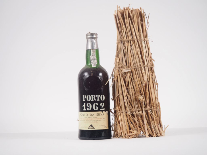 1 BOUTEILLE PORTO DA SILVA - 1962 - MISE : 1973 - EMBALLAGE PAILLÉ