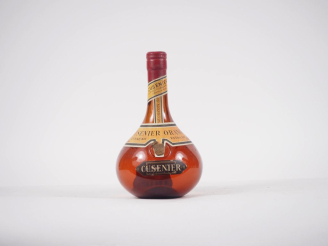 Vente aux enchères 1 VIEILLE BOUTEILLE CUSENIER ORANGE CURAÇAO - 40 %