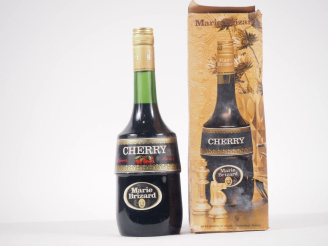 Vente aux enchères 1 BOUTEILLE CHERRY MARIE BRIZARD - COFFRET 