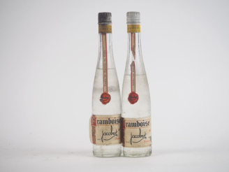 Vente aux enchères 2 BOUTEILLES FRAMBOISE "RÉSERVE" JACOBERT 37.5 cl - 48 %