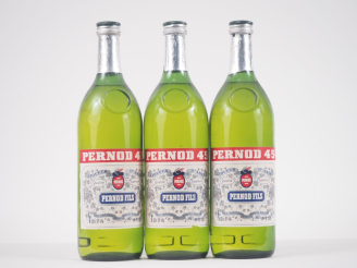 Vente aux enchères 3 BOUTEILLES PERNOD 45