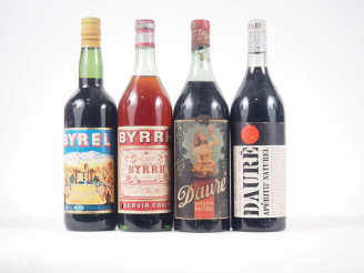 Vente aux enchères 4 VIEILLES BOUTEILLES DE VINS DOUX NATURELS : 1 BYREL GRAND ROUSSILLON