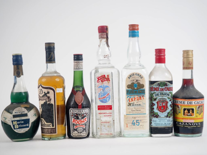 7 BOUTEILLES : 1 LIQUEUR DE MENTHE PEPPERMINT MARIE BRIZARD/1 LIQUEUR 