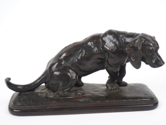 Vente aux enchères BARYE.  "le basset" Sculpture en bronze à patine brune  Signé (retirag