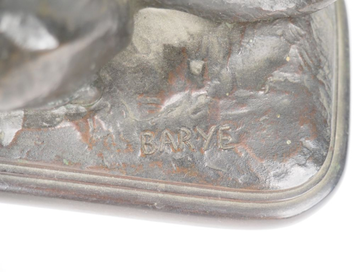 BARYE.  "le basset" Sculpture en bronze à patine brune  Signé (retirag