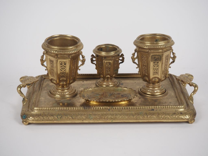 Nécessaire de bureau de style Louis XIV en bronze doré à décor de fris