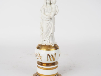 Vente aux enchères Statuette "Vierge à l'enfant" en porcelaine et biscuit de Paris en bla