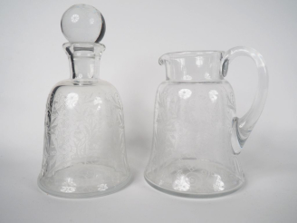 Vente aux enchères BACCARAT.  Décanteur et carafe en cristal gravé. Signés