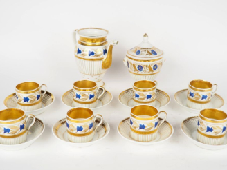 Vente aux enchères Partie de service à thé XIXème en porcelaine de Paris polychrome et do