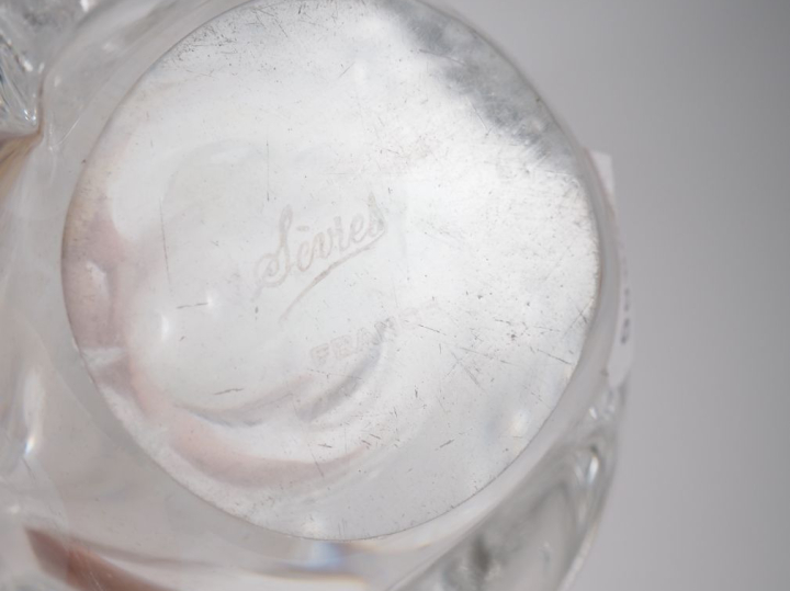 SAINT LOUIS. Vase en cristal taillé à décor de palmettes et de croisil